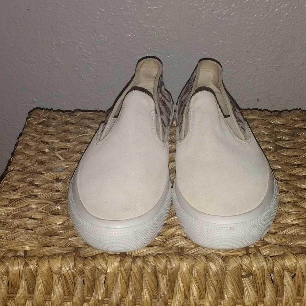 Sperry Grey Malin Cloud Slip-on Sneaker Cream Beach Scene 8
